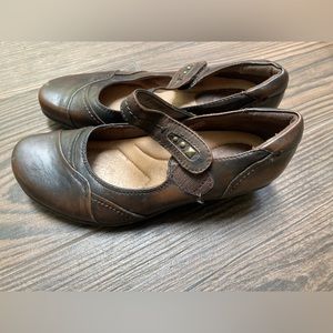Earth Comfortable Heeled Brown Dress Shoes